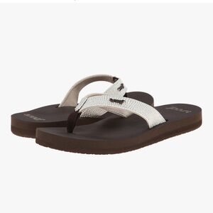 NWOT Reef Sassy Star Sandal